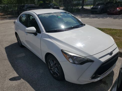 Used 2019 Toyota Yaris LE FWD image 2