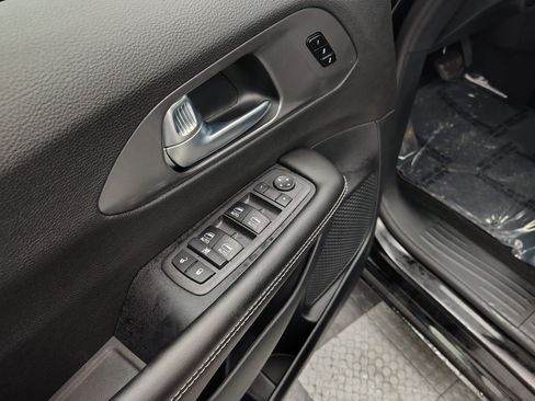 New 2026 Chrysler Pacifica Select FWD image 16