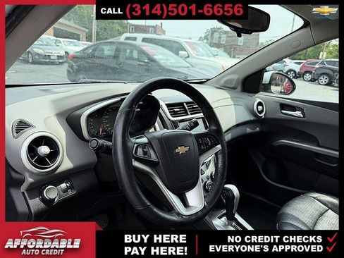 Used 2018 Chevrolet Sonic Premier FWD image 9