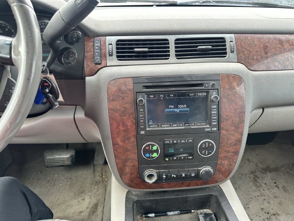 Used 2007 Chevrolet Suburban LTZ w/ LTZ Preferred Equipment Group AWD/4WD image 13