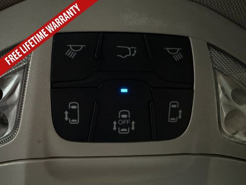 Used 2023 Chrysler Pacifica Touring-L FWD image 44