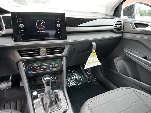 New 2025 Volkswagen Taos SE image 10