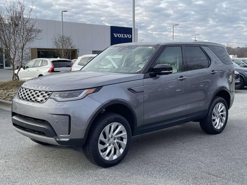 Used 2025 Land Rover Discovery S image 27