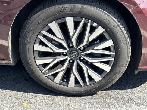 Used 2025 Nissan Altima 2.5 SV image 12