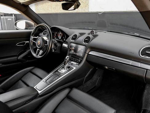 Used 2019 Porsche 718 Cayman S RWD image 17