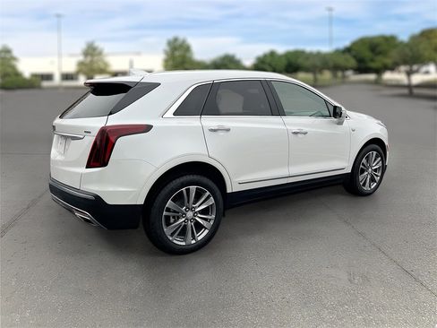 Certified 2025 Cadillac XT5 Premium Luxury image 6