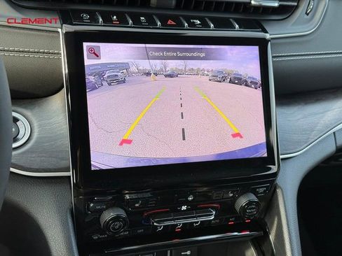 Used 2023 Jeep Grand Cherokee Limited image 27