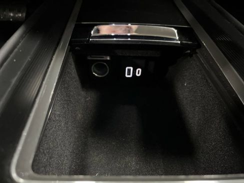 Used 2024 Lincoln Corsair AWD image 23