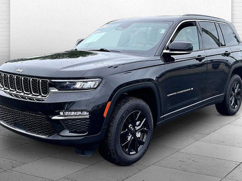 Used 2025 Jeep Grand Cherokee Limited AWD/4WD image 13