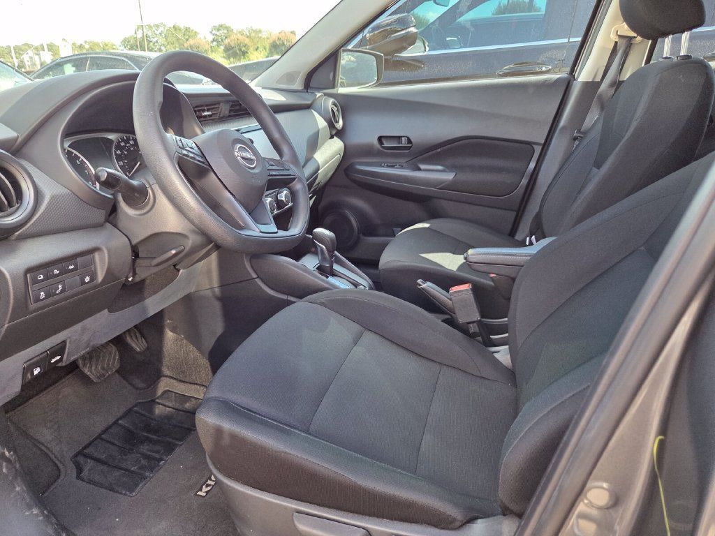 Used 2023 Nissan Kicks S FWD image 5