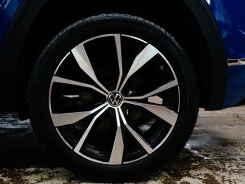 Certified 2025 Volkswagen Atlas Cross Sport SEL Premium R-Line image 91