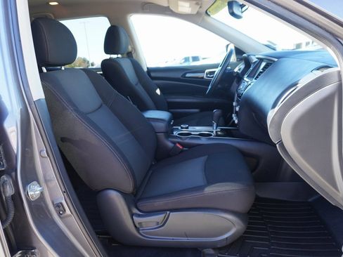 Used 2020 Nissan Pathfinder SV image 21