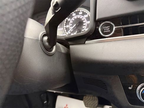 Used 2022 Mitsubishi Outlander SE image 30