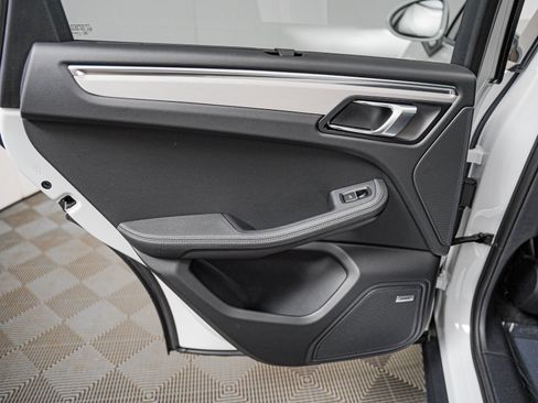 Certified 2026 Porsche Macan AWD/4WD image 28
