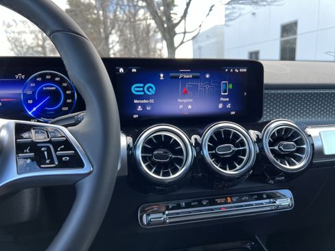 Used 2024 Mercedes-Benz EQB 250+ image 31