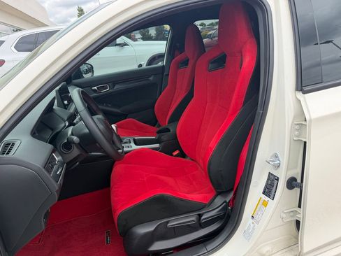 Used 2024 Honda Civic Type R image 10