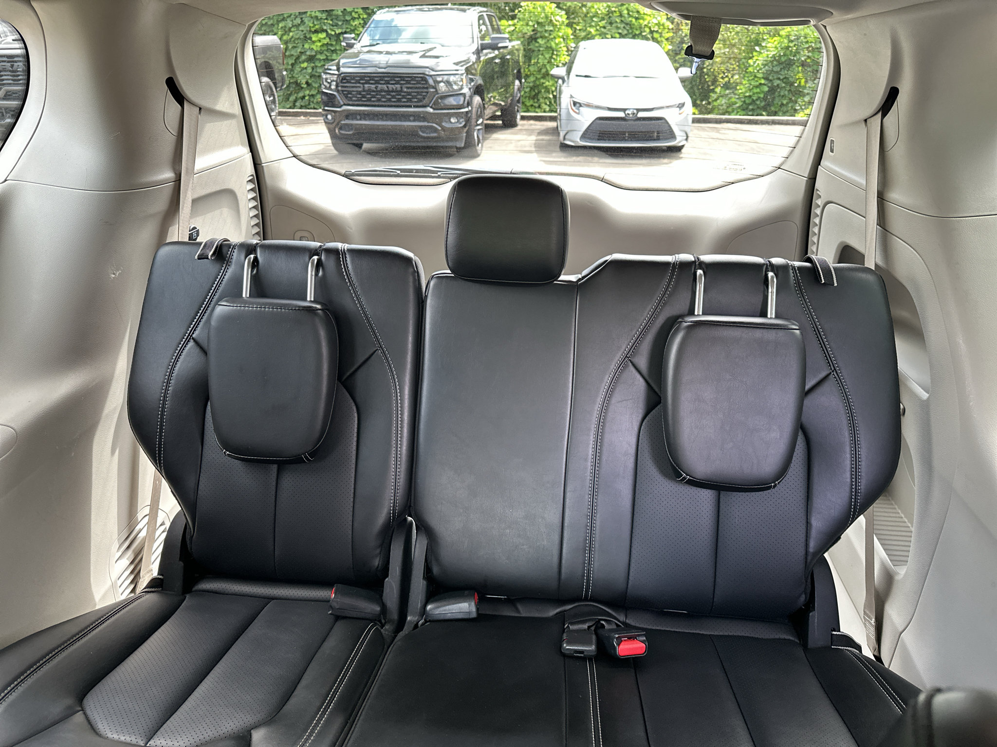 Used 2024 Chrysler Pacifica Touring-L FWD image 22