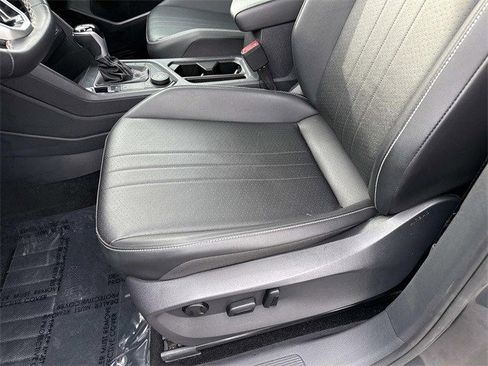 Used 2022 Volkswagen Tiguan SE image 15