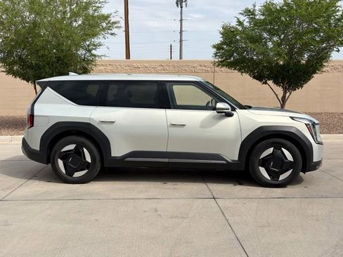 Used 2024 Kia EV9 Light Long Range image 4