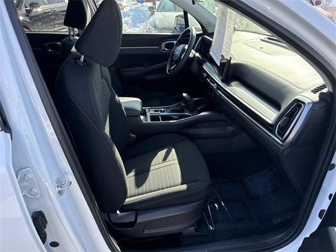 Used 2024 Kia Sorento LX image 9