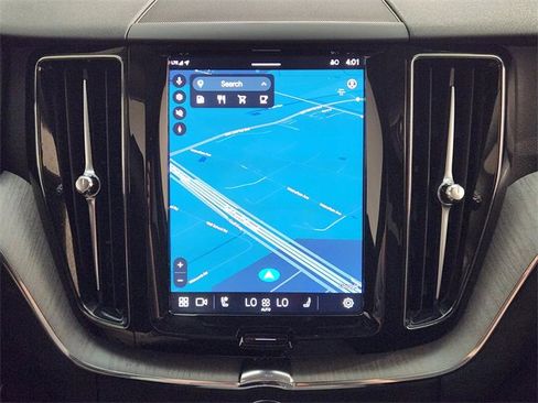 Used 2025 Volvo XC60 B5 Plus image 17