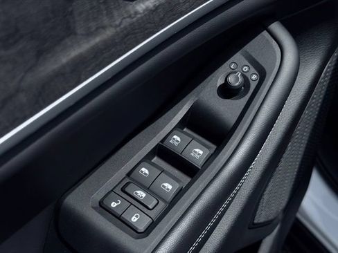 Certified 2023 Jeep Grand Cherokee Limited w/ Luxury Tech Group II AWD/4WD image 14