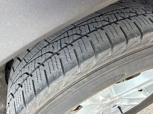 Used 2020 Ford Explorer XLT w/ Comfort Package AWD/4WD image 7