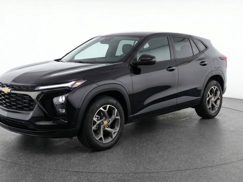 Used 2025 Chevrolet Trax LT FWD image 3