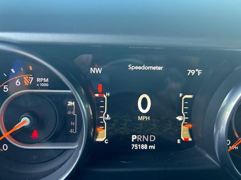 Certified 2018 Jeep Wrangler Unlimited Sahara w/ Cold Weather Group AWD/4WD image 18