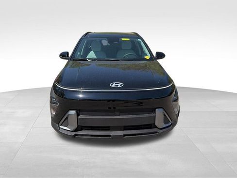 Used 2025 Hyundai Kona SEL FWD image 2