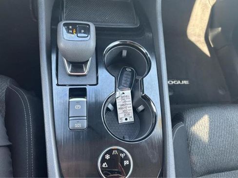 Used 2025 Nissan Rogue SV AWD/4WD image 24