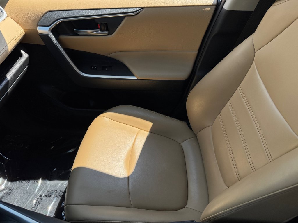 Certified 2019 Toyota RAV4 XLE Premium FWD image 30
