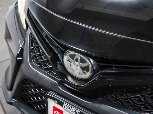 Certified 2019 Toyota Camry SE FWD image 8