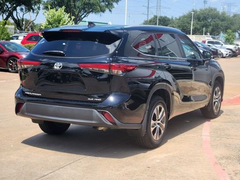 Used 2023 Toyota Highlander XLE AWD/4WD image 5