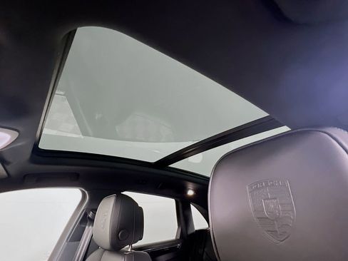 New 2026 Porsche Macan Base image 14