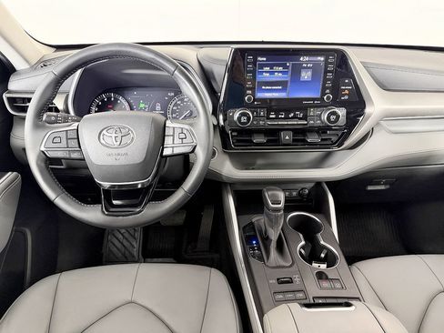 Used 2020 Toyota Highlander XLE AWD/4WD image 61
