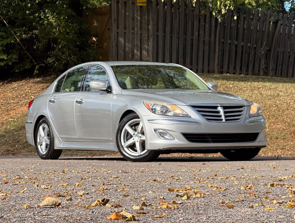 Used 2012 Hyundai Genesis 3.8 RWD image 2