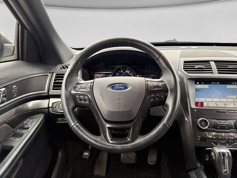 Used 2018 Ford Explorer XLT w/ XLT Appearance Package AWD/4WD image 14