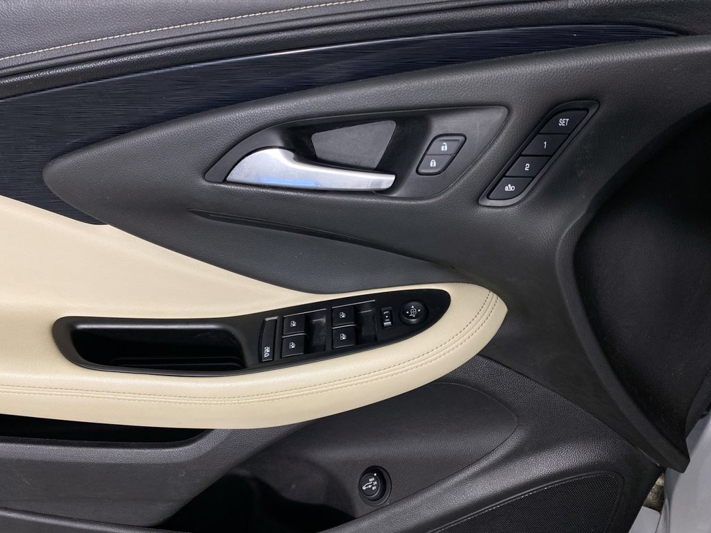 Used 2018 Buick Envision Essence FWD image 13