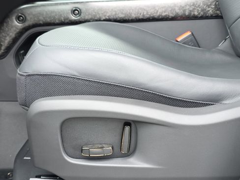 New 2026 Land Rover Defender 110 OCTA AWD/4WD image 29