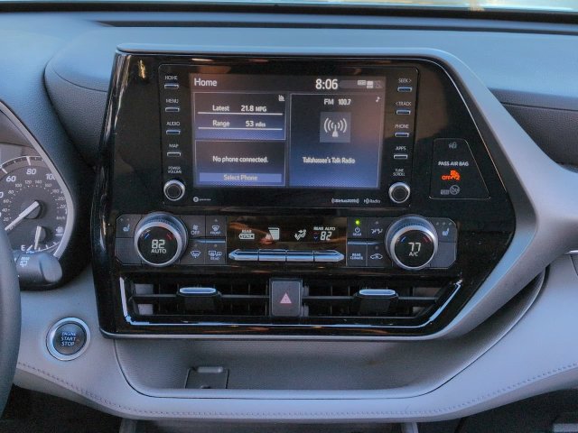 Used 2021 Toyota Highlander XLE FWD image 18