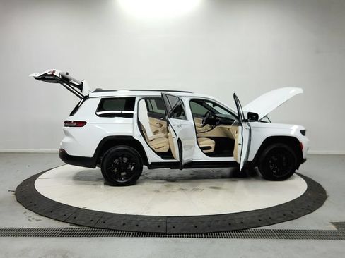 Used 2023 Jeep Grand Cherokee L Limited w/ Luxury Tech Group II AWD/4WD image 17