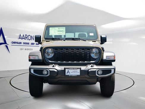 New 2026 Jeep Gladiator Sport AWD/4WD image 4