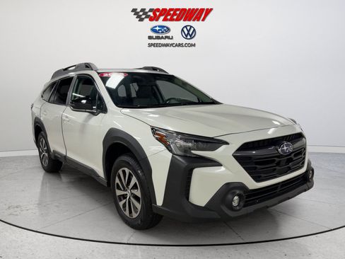Certified 2025 Subaru Outback Premium AWD/4WD image 2