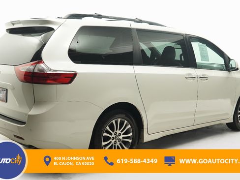 Used 2018 Toyota Sienna XLE w/ XLE Navigation Package FWD image 6