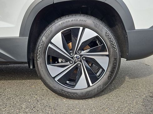 New 2026 Volkswagen Taos SE AWD/4WD image 7