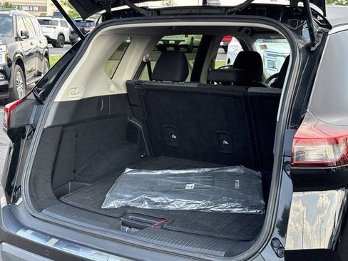 Used 2023 Nissan Rogue SV AWD/4WD image 19