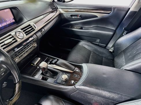 Used 2013 Lexus LS 460 AWD w/ Comfort Pkg image 26