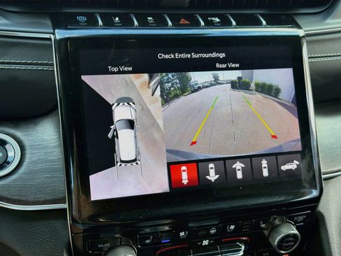 Used 2023 Jeep Grand Cherokee Overland w/ Advanced Protech Group III AWD/4WD image 12