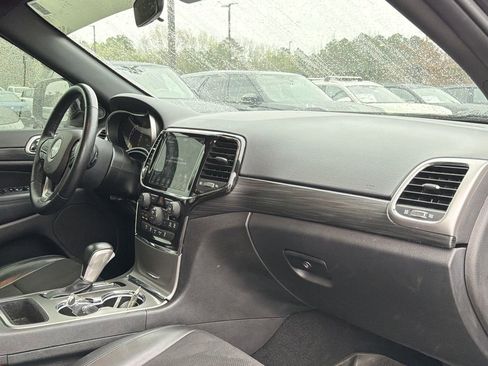 Used 2021 Jeep Grand Cherokee Laredo X image 18